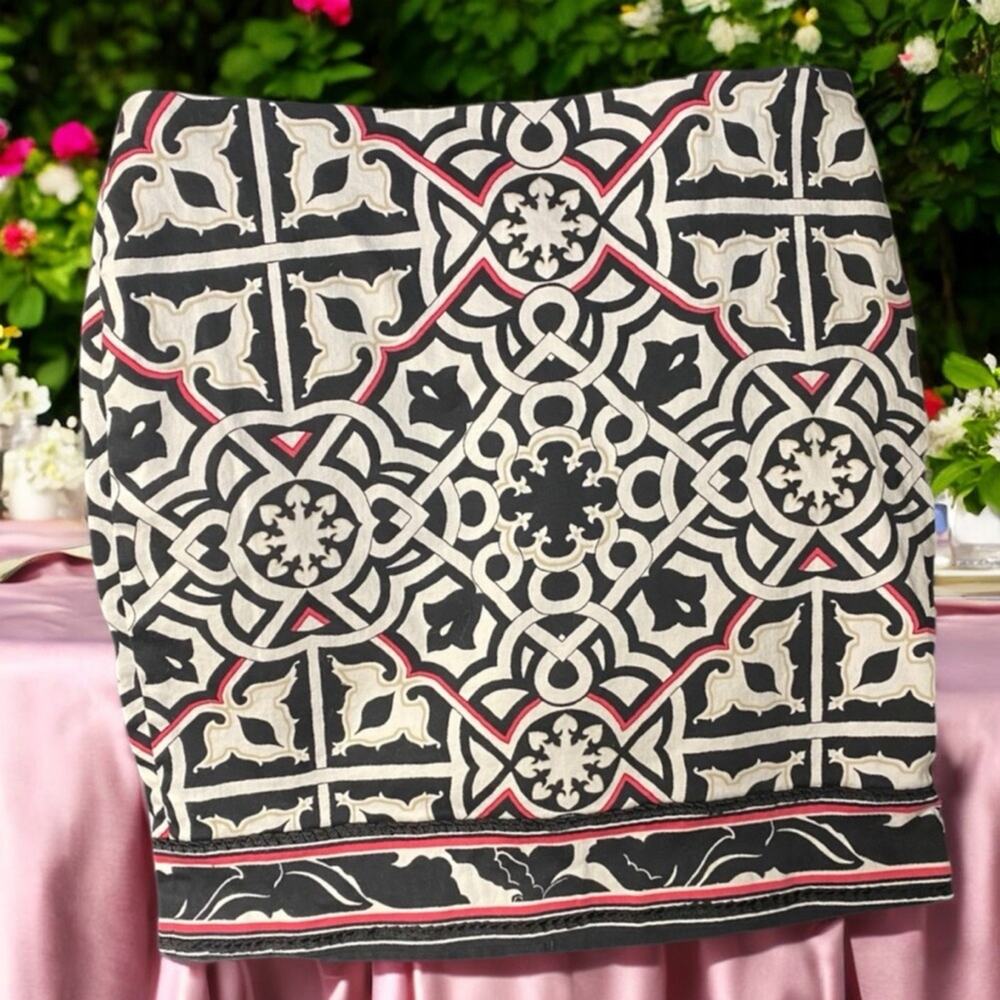NWOT White House Black Market Lined  Skirt gorgeous Trim Design Size 10